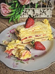 JELENINA VOĆNA ROZEN TORTA RAJ ZA SLADOKUSCE Savršena za sve važne prilike