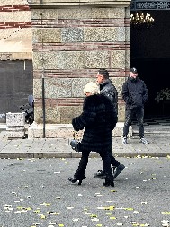 JOVANA JEREMIĆ STIGLA NA SAHRANU MAJKE ŽELJKA MITROVIĆA Tuga na Novom groblju, evo ko je došao sa njom