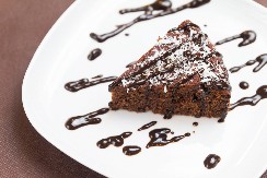 ČOKOLADNI KOLAČ SA KOKOSOM Gotov očas posla, nema jaja, a ne treba da palite mikser