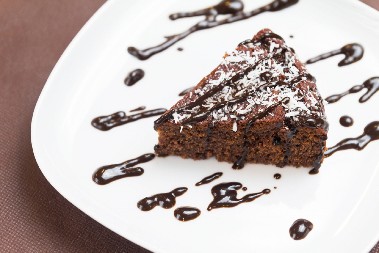 ČOKOLADNI KOLAČ SA KOKOSOM Gotov očas posla, nema jaja, a ne treba da palite mikser