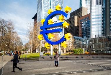 EVROPA PRED DUŽNIČKIM ROPSTVOM ECB upozorava na ogromne rizike zbog krize u evrozoni