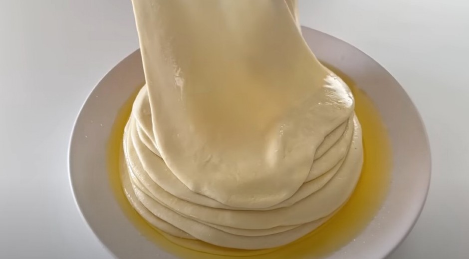 KAKO PRAVILNO RAZVITI DOMAĆE KORE ZA PITU Ovi trikovi će vam pomoći da budu tanke kao flis parir, a da se ne pocepaju