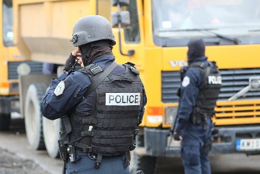 LOV NA SRPSKE GLAVE SE NASTAVLJA! Kurti ne staje sa terorom, uhapšen Srbin u Kosovskoj Mitrovici