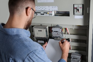 ŠTA RADITI KADA BROJILO NIJE OČITANO NA VREME Zabrinuta penzionerka se boji da će zbog toga dobiti povećan račun