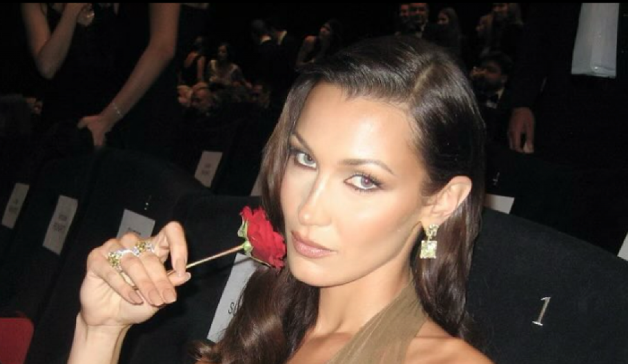 NE ZNA SE KOJA JE KOMBINACIJA LEPŠA Bela Hadid dala modnu inspiraciju za hladno vreme, o jedan autfit se Srpkinje već otimaju