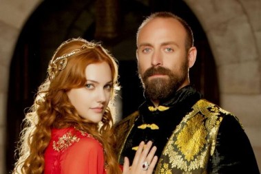 OD SLAVNE HUREM NIJE OSTALO NI H Merjem Uzerli se potpuno promenila, niko ne veruje kako sada izgleda