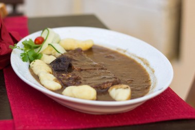 PAŠTICADA PONOS DALMACIJE Sočna rapsodija od mesa koja budi sva čula