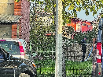 NIJE POPIO TERAPIJU PA MAJCI ODSEKAO GLAVU Ana koju je sin ubio pa deo tela bacio u dvorište sahranjena u Novom Sadu