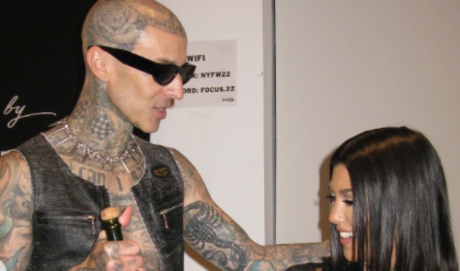 NJIH STVARNO NIMALO NIJE SRAMOTA Kortni Kardašijan čestitala mužu 49. rođendan, ovakvu sliku nismo očekivali