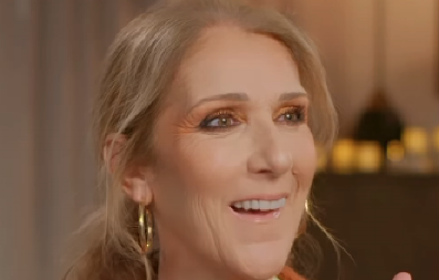 DŽEMPER KOJI PODMLAĐUJE Selin Dion izgleda nikad lepše u narandžastom modelu, a obavezno pogledajte i ove kombinacije