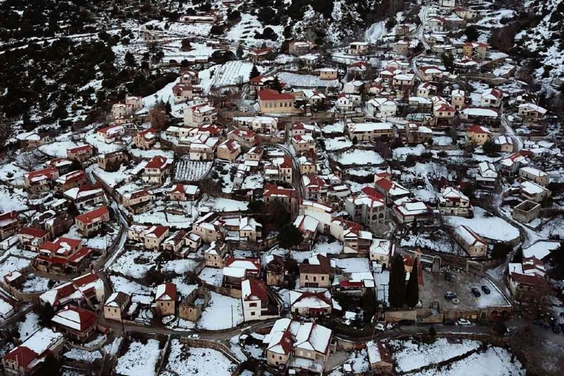 NAPADALO POLA METRA SNEGA Neverovatne scene u Grčkoj (FOTO)