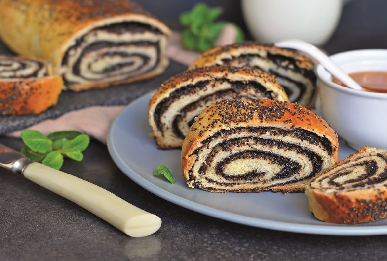 ŠTRUDLA SA MAKOM Teta Nada nam je dala recept kako da bude sočna i mekana, prste da poližete