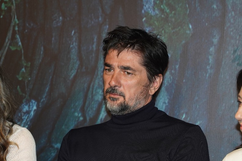 VOJIN ĆETKOVIĆ DOŠAO NA MESTO INCIDENTA! Sloboda Mićalović pretučena, a glumac sa policijom u Zemunu