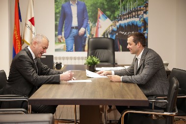 DEJAN ČOKIĆ PRISTUPIO SRPSKOJ NAPREDNOJ STRANCI "Ne mogu više da gledam kako Dragan Đilas i ostatak opozicije na nesreći naroda gradi svoju politiku" (FOTO)