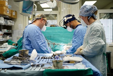 ČUVENI DEČJI KARDIOHIRURG IZ LONDONA OPERISAO U TIRŠOVOJ Pet najsloženijih intervencija na srcima mališana, zahvat u Engleskoj košta 120.000 evra"