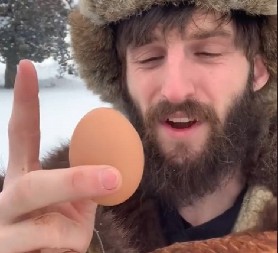 CEO ŽIVOT POGREŠNO DRŽITE JAJA U FRIŽIDERU Obavezno ih okrenite ovako, da im sačuvate svežinu! (VIDEO)