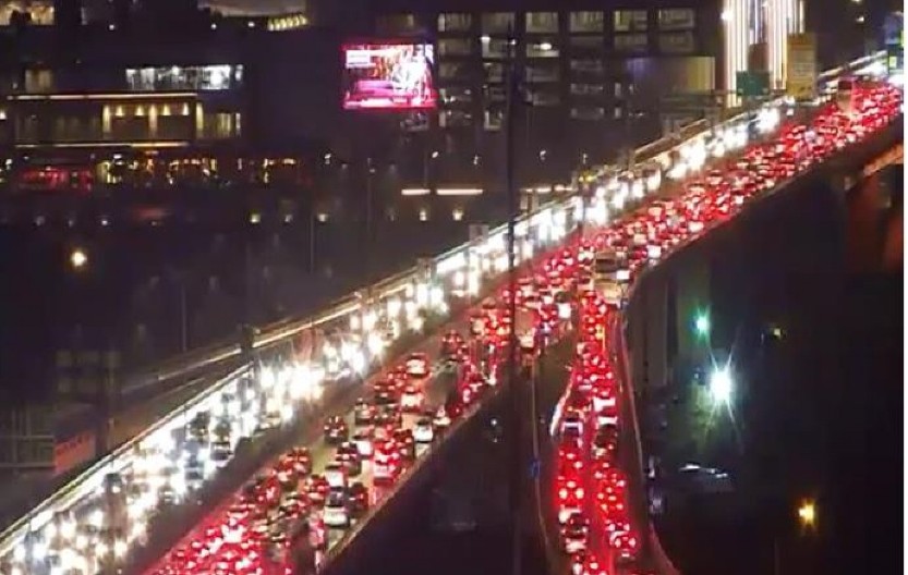 CRNI PETAK U BEOGRADU: Nezapamćen HAOS u Beogradu, sve je zakrčeno, vozila mile, kolona je 8 kilometara! (FOTO)