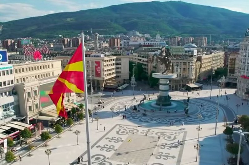 AMBASADA SRBIJE HITNO REAGOVALA Skoplje pod hitno da procesuira Albanca koji je skinuo tablu u Kumanovu