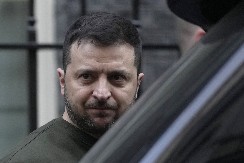 "ZELENSKI VIŠE NIJE PREDSEDNIK" Oštre kritike iz Parlamenta Ukrajine: Zapad mu je našao novu ulogu