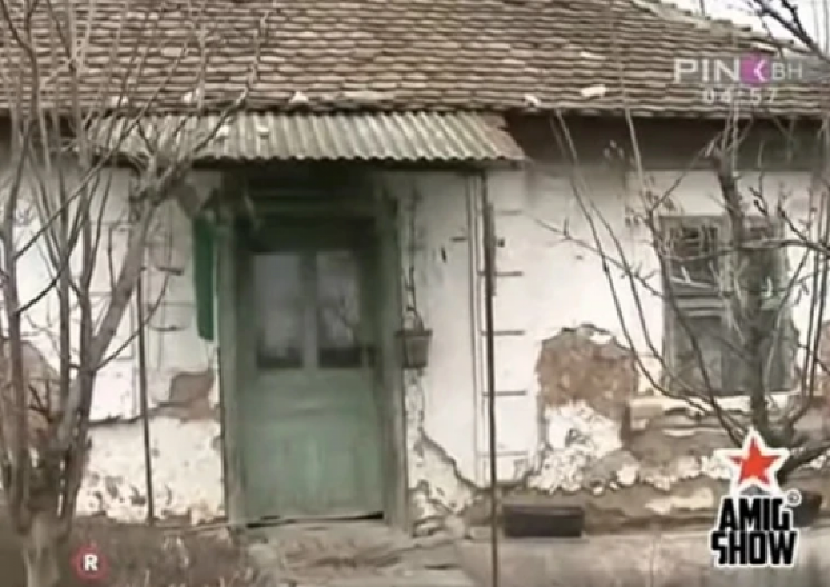 DANAS JE JEDNA OD NAJPOPULARNIJIH PEVAČICA! Ovde je odrasla, a svojoj porodici sagradila luksuznu dvospratnicu!