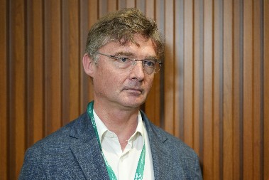 BOGATI RESURSI SRBIJE MOGU DA TRANSFORMIŠU EKONOMIJU! Profesor Džon Stin o savremenom rudarstvu na konferenciji Look Up 2024