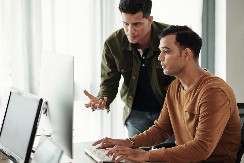 ODLIČNA ZARADA  Zaposleni u IKT sektoru i dalje prednjače po visini primanja