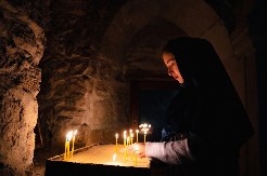 PRE SMRTI, MONAHINJA JE OSTAVILA PORUKU KOJA MENJA SVE Njen dirljiv gest i poslednja želja će vas ostaviti bez reči!