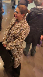 MISTERIOZNA ŽENA DIGLA HRVATE NA NOGE Traže ovu damu u kaputu sa leopard printom (FOTO)