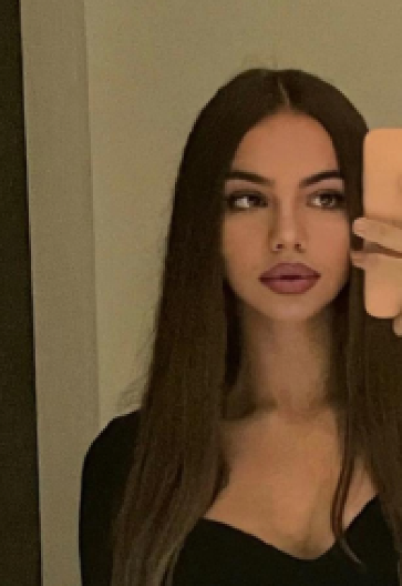 ANA JE OTIŠLA NA KASTING ZA MANEKENE  Izbacili su je jer ima "premasne kukove", a evo kako ona izgleda