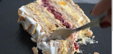 POSNA MOSKVA ŠNIT Omiljena beogradska torta u savršenom spoju sa voćem