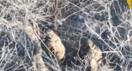 RUSI POBILI 10 STRANIH PLAĆENIKA ZA POLA SATA Zabeležen snimak bliske borbe - trojica pobegla, ostavili pasoše, oznake i NATO mitraljez (VIDEO)