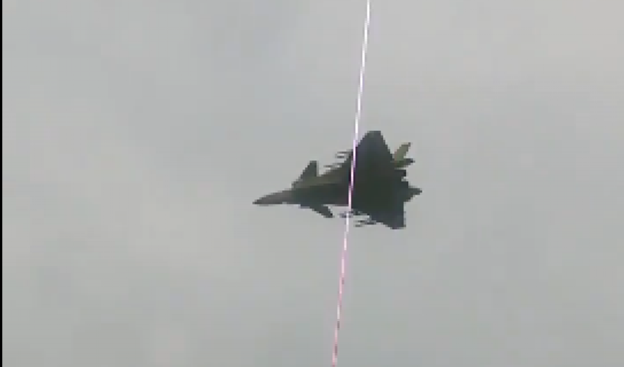 "MOĆNI ZMAJ" UTERUJE STRAH U KOSTI ZAPADU, SAD JE JOŠ OPASNIJI Novi snimak alarmirao stručnjake u SAD (VIDEO)