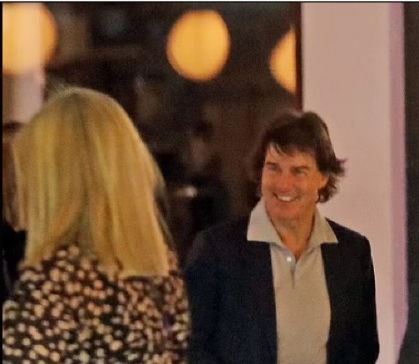 TOM KRUZ SMUVAO 24 GODINE MLAĐU KOLEGINICU? Bili su na romantičnoj večeri, a potom su se slikali sa obožavaocima!