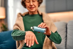 UMIRUJE BOLOVE ZA 2 MINUTA Najsnažnije prirodno sredstvo, jeftino i lako dostupno, a utiče na celo telo