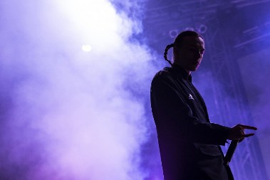 JOŠ SE NIJE NI PRIBLIŽILA, NJEGA VEĆ PROGLASILI ZA NAJBOLJEG? Da li je ovo novi pobednik Evrovizije?