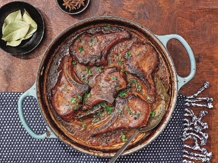 KRMENADLE U SOSU OD PIVA I LUKA Slasno jelo u pikantnom spoju, a meso se lepi za prste