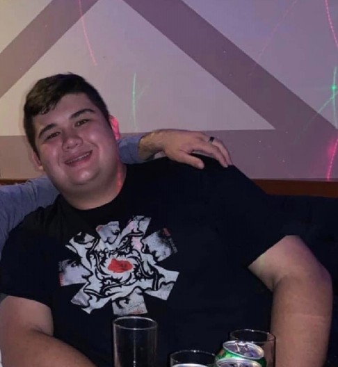 „ZBOG DEBLJINE NISAM MOGAO DA ZAVEŽEM PERTLE“ Momak (24) je smršao 82 kilograma, nije uopšte gladovao, čak je jeo i kolače!