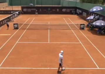 MEČ PREKINUT ZBOG PUCNJAVE Šokantna scena: Pojavio se tenk pored teniskog terena (VIDEO)