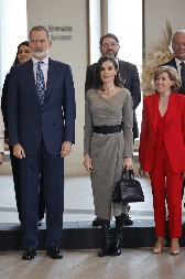 HALJINA KOJA SAKRIVA STOMAK I OBLIKUJE TELO Kraljica Leticija je obožava, evo kako je nosi u dnevnoj varijanti