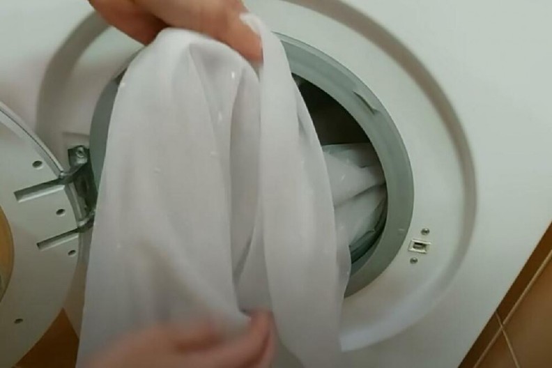 BIĆE BELE KAO SNEG, PLUS PREMEKANE, MIRIŠLJAVE I NEŽNE Evo kako da temeljno operete vaše zavese?