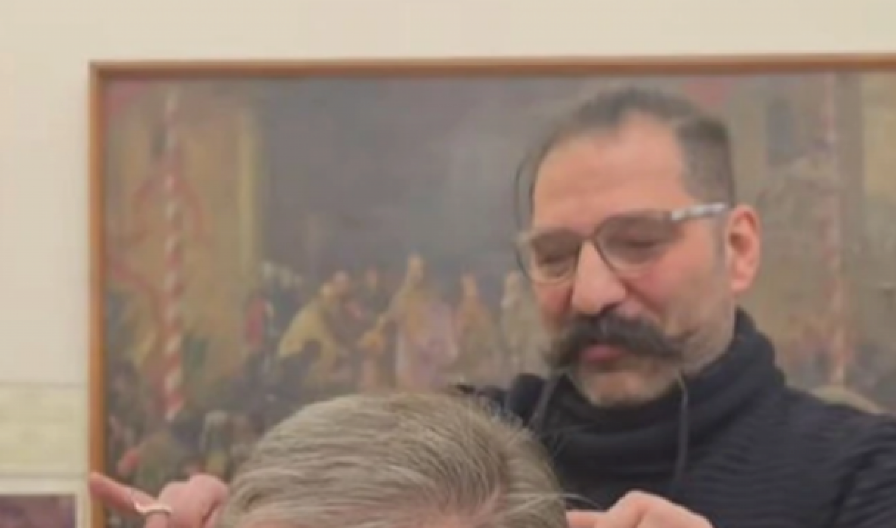 OVO JE FRIZER PREDSEDNIKA VUČIĆA Ko je simpatični brka Miša (FOTO)