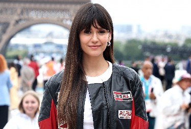 BITNO DA SE ONA SNAŠLA Glumica uzela makaze i sama rešila problem koji večno muči Srpkinje, pa ovo je genijalno