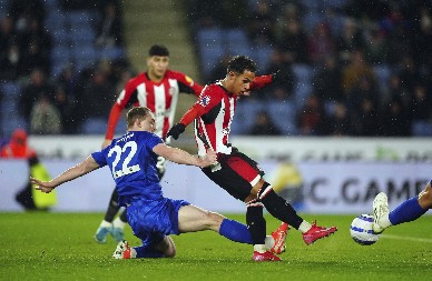 DEBAKL "LISICA" Brentford razbio Lester