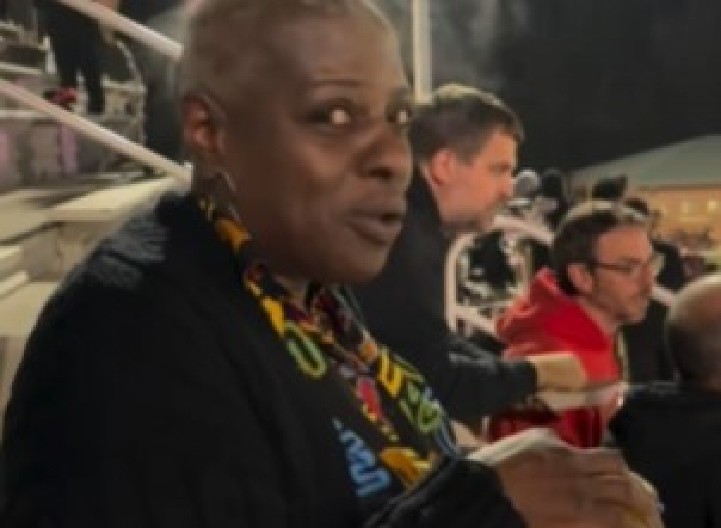 MAJKO MILA, ŠTA JOJ SE OVO DEŠAVA SA GLAVOM? Žena se u sred snimka bukvalno 'puši', a razlog će vas fascinirati! (VIDEO)