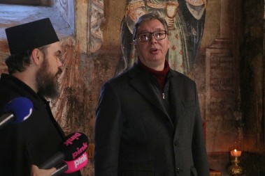 VUČIĆ SE UPRAVO OGLASIO VIDEO-PORUKOM "Taj zavet je najveća čast i odgovornost – da sačuvamo našu zemlju i da se za nju svim snagama borimo!"