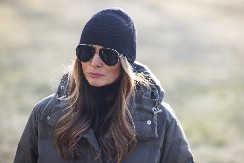 NE PRESTAJE DA DOMINIRA Melanija Tramp se pojavila u odelu koje svaka žena obožava, jer sužava struk i izdužuje noge