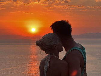 PORODILA SE BIVŠA ŽENA NAŠEG PEVAČA Evo kog pola je beba, objavila i emotivnu fotografiju iz porodilišta (FOTO)