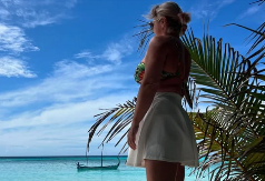 HARALA JE MUZIČKOM SCENOM, POSTALA 23. ŠEIKOVA ŽENA I NESTALA Povukla se potpuno, a evo kako danas izgleda intrigantna pevačica (FOTO)