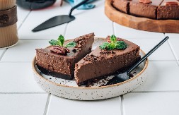 ČOKOLADNI ČIZKEJK Kremasti kolač sa sirom u neodoljivom spoju ukusa