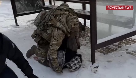 TERORISTA HTEO DA ZAPALI ZGRADE! Pogledajte snimak hapšenja! (VIDEO)